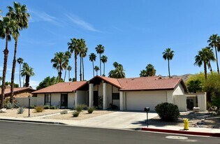 2965 E Los Posas Cir in Palm Springs, CA - Building Photo
