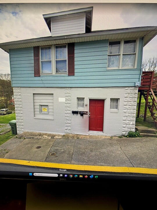 492 Wilson Ave, Unit Apt A in Morgantown, WV - Foto de edificio