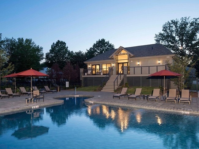 Yardley Crossing Luxury Apt and Townhomes
