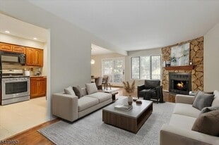 83 Patriots Rd in Morris Plains, NJ - Building Photo