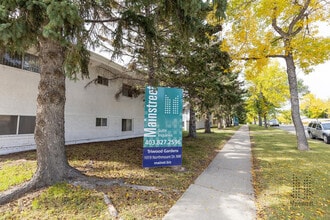 Triwood Gardens in Calgary, AB - Building Photo - Building Photo