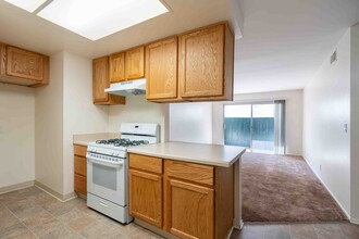 Del Ciervo Apartments in Oxnard, CA - Building Photo - Interior Photo