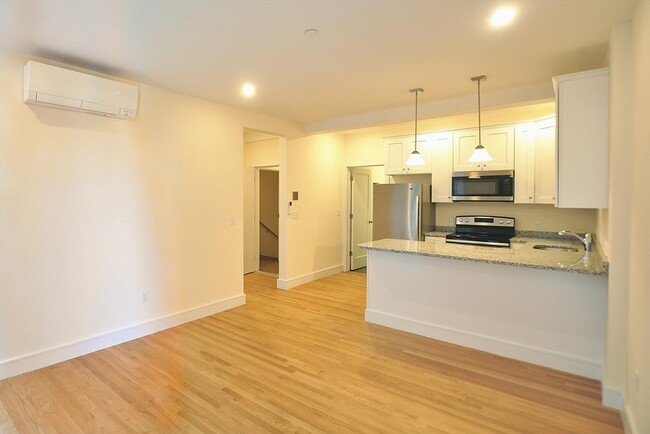 874 Beacon St, Unit 8 in Boston, MA - Building Photo - Building Photo