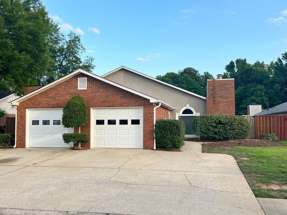 130 Arbor Wy in Fayetteville, GA - Building Photo