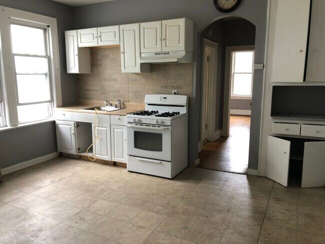 1579 Leslie St, Unit 3 in Hillside, NJ - Building Photo - Building Photo