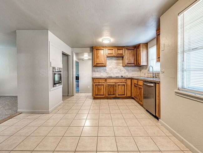 1108 Mallard Dr in Del City, OK - Building Photo - Building Photo