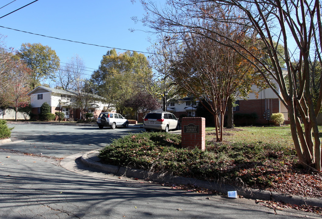 307-311 Lindsay St in Chapel Hill, NC - Building Photo