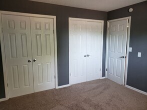 Mission Villas / Mission Villas LLC in Kansas City, KS - Building Photo - Building Photo