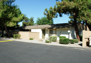 Pine Valley Apartments in Fresno, CA - Building Photo - Building Photo