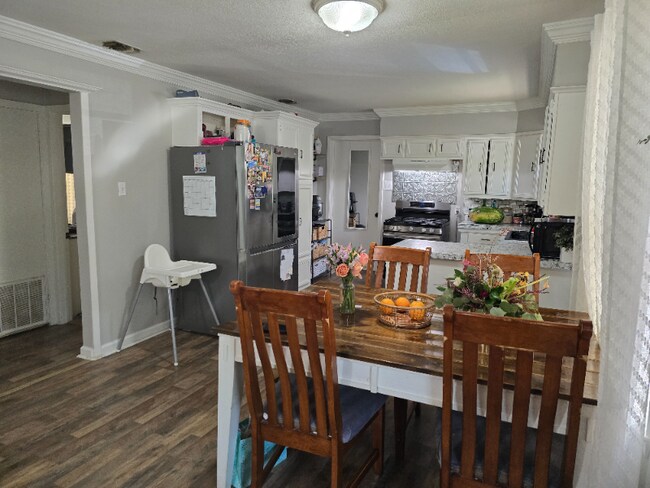 509 N Henry St in Lindale, TX - Building Photo - Building Photo