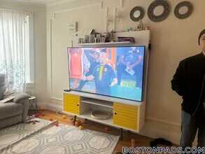 86 Maple St, Unit 4 in Malden, MA - Building Photo - Building Photo