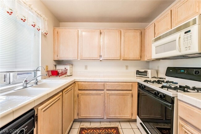 property at 3125 N Buffalo Dr