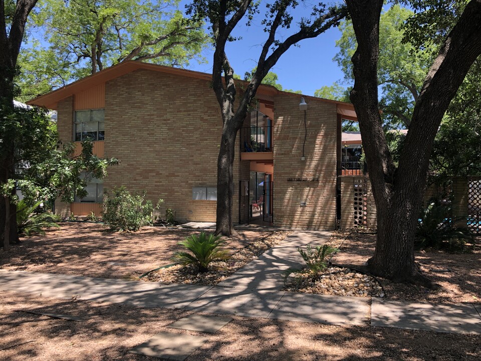 133 Parland Pl in San Antonio, TX - Building Photo