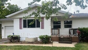 5250 Harbet Ave NW in Cedar Rapids, IA - Building Photo