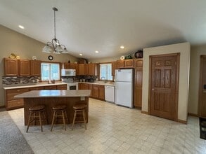 208 Franklin St in Sanborn, IA - Building Photo - Building Photo