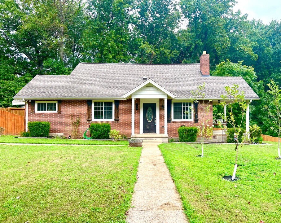 135 Antioch Rd in Clarksville, TN - Foto de edificio