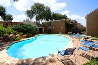 Braeswood Oaks Apartments in Houston, TX - Foto de edificio - Building Photo