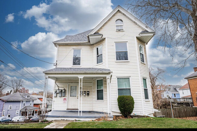 313 Cobun Ave, Unit Apt C in Morgantown, WV - Building Photo - Building Photo