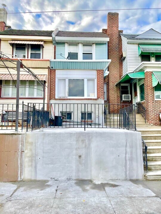 4032 Castor Ave in Philadelphia, PA - Foto de edificio