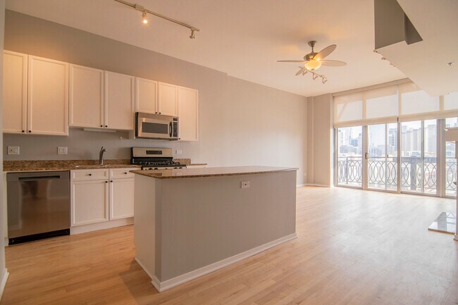 1201 W Adams St in Chicago, IL - Building Photo - Building Photo