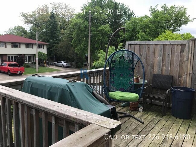 15 Chicopee Park Ct in Kitchener, ON - Building Photo - Building Photo