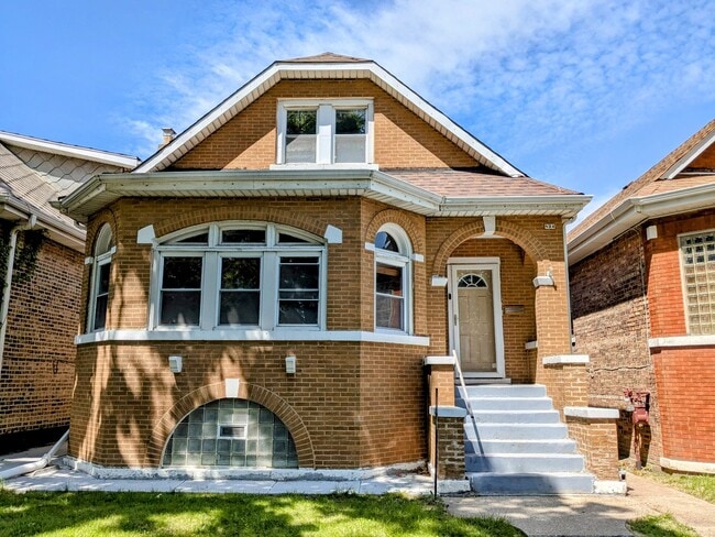 property at 834 N Kolin Ave