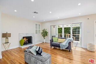 2376 Dewey St in Santa Monica, CA - Building Photo - Building Photo
