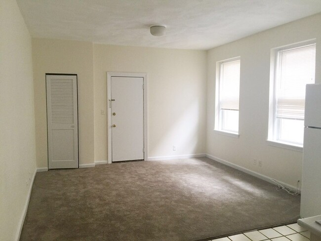 1423 Commonwealth Ave, Unit 202 in Boston, MA - Building Photo - Building Photo