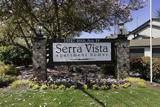 Serra Vista Apartment Homes in Lynnwood, WA - Foto de edificio - Building Photo