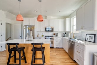 520 NE 56th Ave in Portland, OR - Building Photo - Building Photo