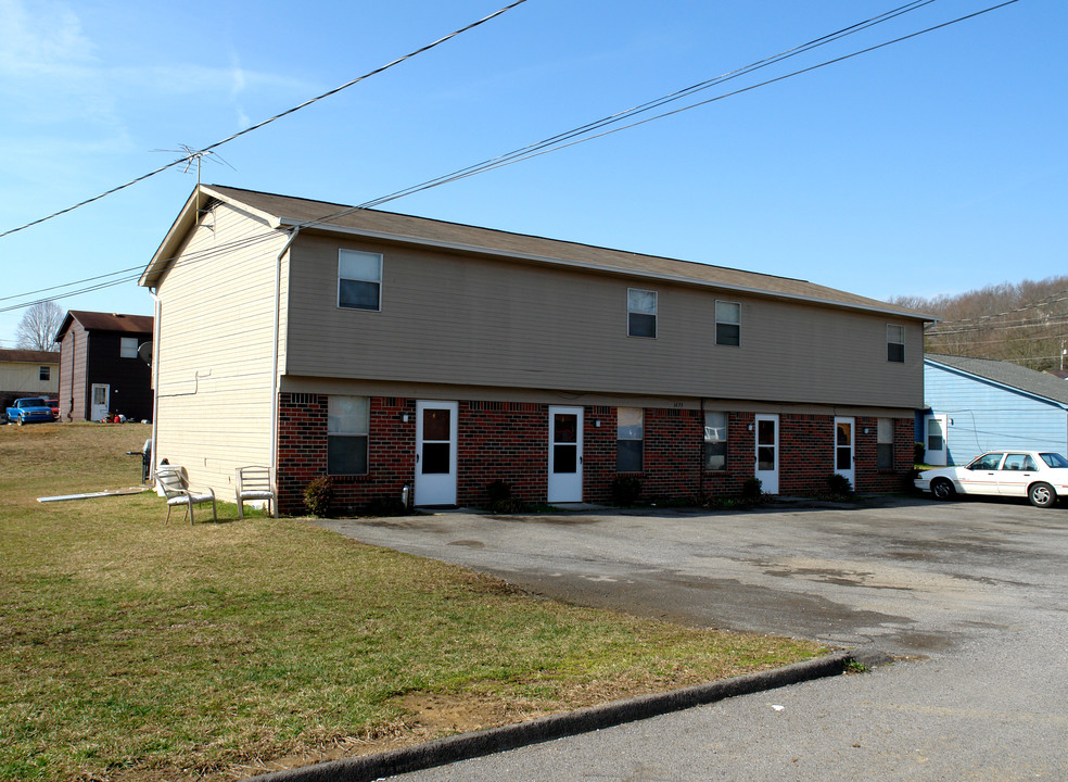 1425-1455 NW Village Oak Cir in Cleveland, TN - Foto de edificio