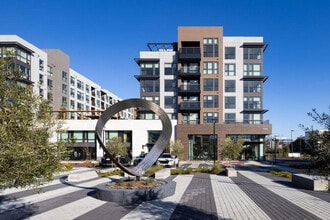 1001 N Shoreline Blvd in Mountain View, CA - Building Photo - Building Photo