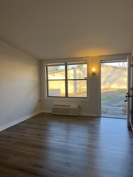 2421 Madison St, Unit 13 in Clarksville, TN - Building Photo - Building Photo