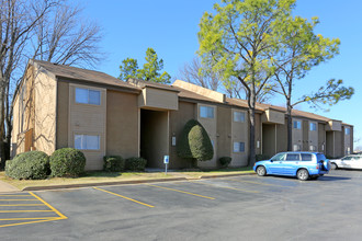 Pheasant Run Apartments in Tulsa, OK - Foto de edificio - Building Photo