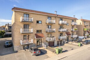 9020 Boul in Montréal, QC - Building Photo