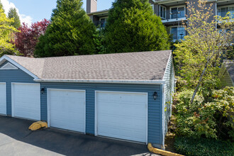 Lexington Condominium in Kirkland, WA - Foto de edificio - Building Photo