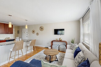 The Crossings at Menlo Park in Edison, NJ - Building Photo - Building Photo