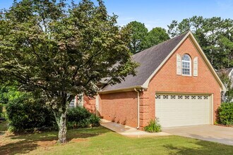 430 Fairway Ct in Newnan, GA - Foto de edificio - Building Photo