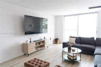 13155 Ixora Ct in North Miami, FL - Building Photo - Building Photo