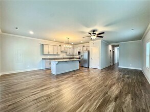 1015 NE Hts Ln in Bentonville, AR - Building Photo - Building Photo