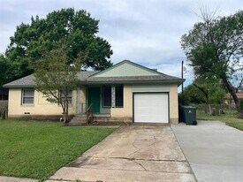 1925 Hilltop Dr in Garland, TX - Building Photo