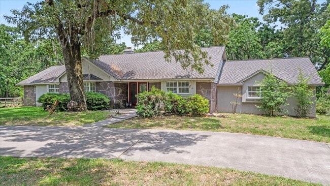 property at 9502 Rolling Oaks