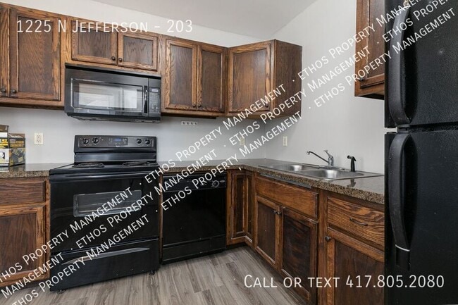 property at 1225 N Jefferson Ave