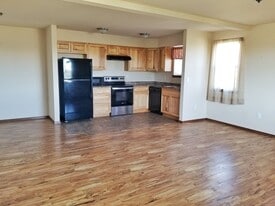 912 S Main St in Pendleton, OR - Building Photo