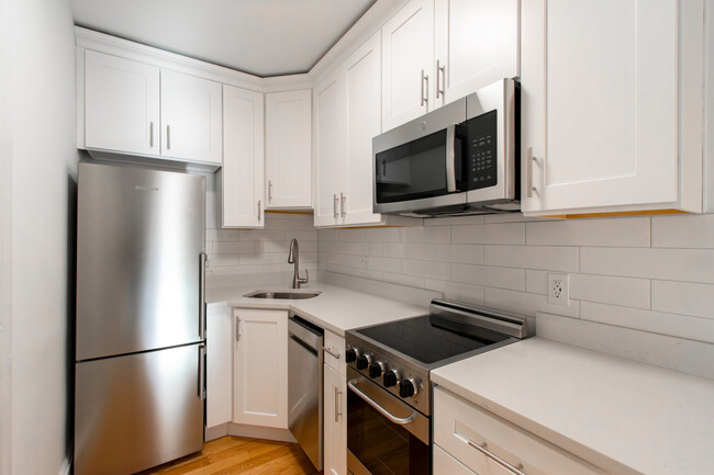 210 Hemenway St, Unit 15