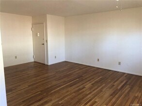 99 N Middletown Rd, Unit A in Pearl River, NY - Building Photo - Building Photo
