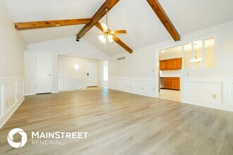 408 SE Brownfield Dr in Lee's Summit, MO - Building Photo - Building Photo