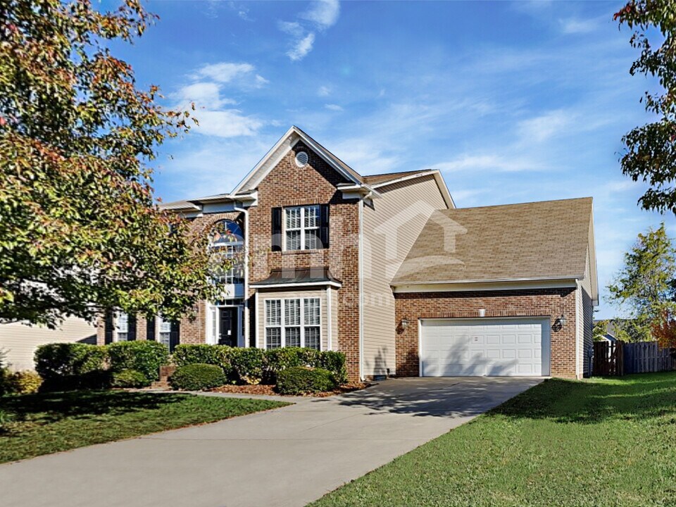 2943 Glen Echo Ct in High Point, NC - Building Photo