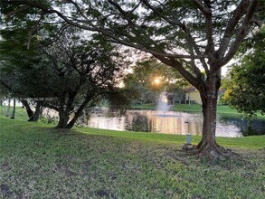 1099 Waterbrook Ln in Weston, FL - Building Photo - Building Photo