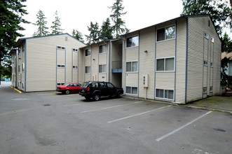 Woodview Apartments in Seattle, WA - Building Photo - Building Photo